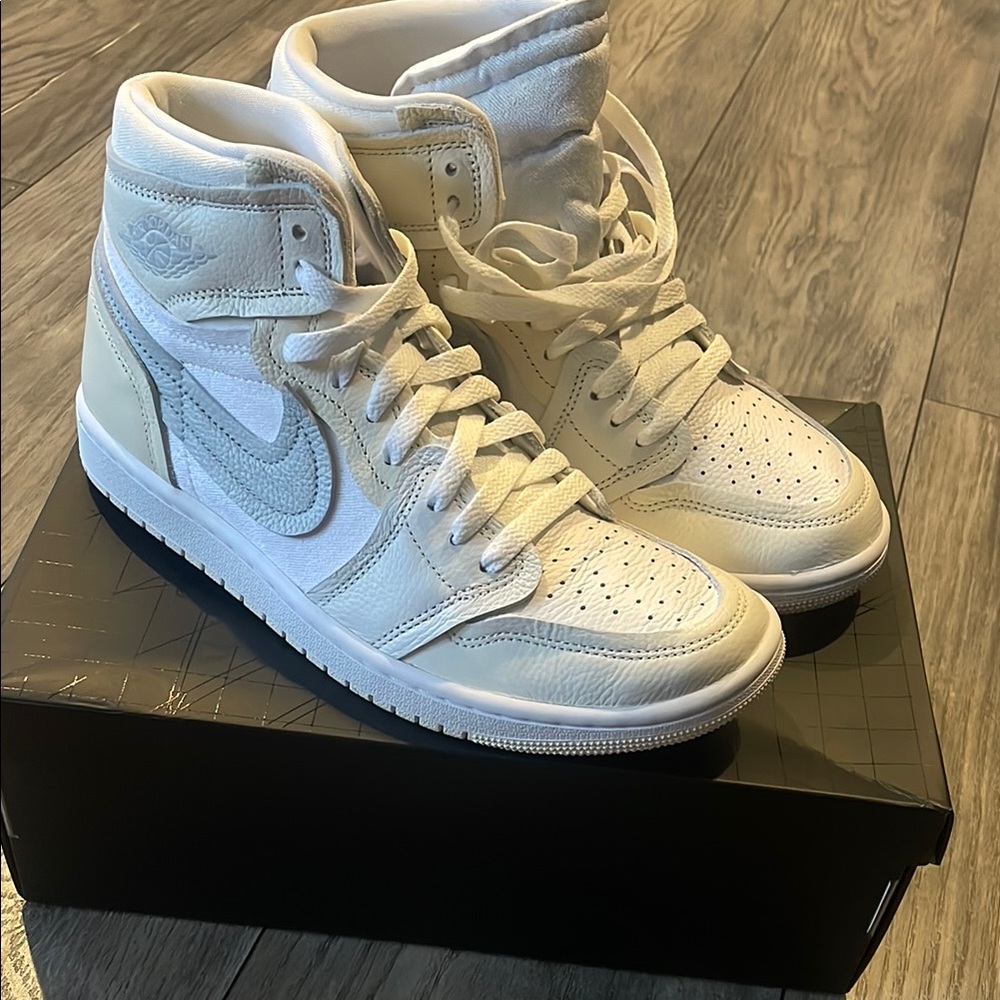BRAND NEW women’s Nike Air Jordan 1 size 9.5